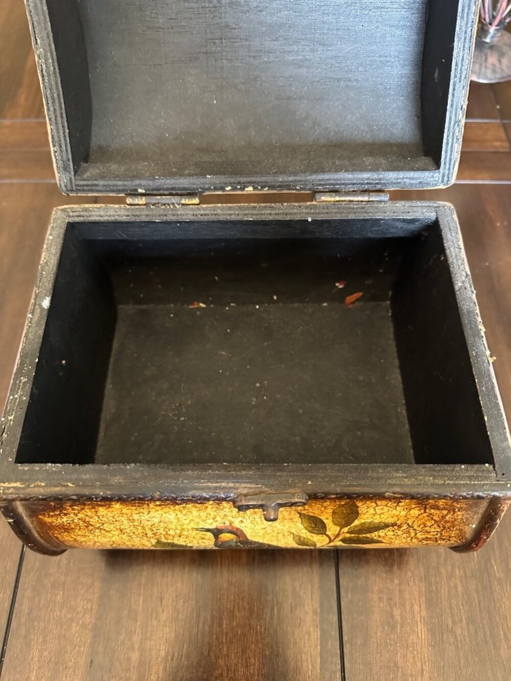 Handcrafted Vintage-Look Wooden Chest With Bird Design & Rustic Crackle Finish - Picture 8 of 16